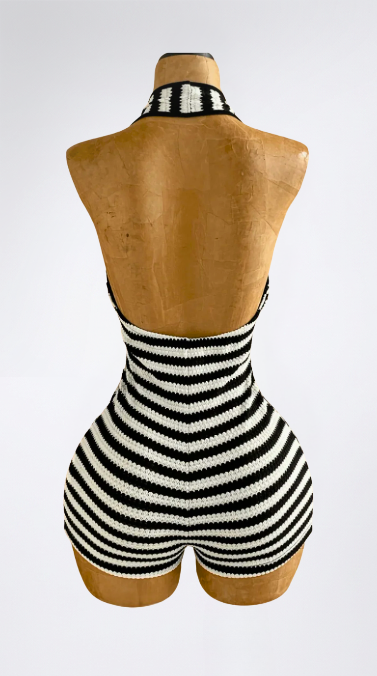 Lola Ring Detail Halter Romper Manequin Back