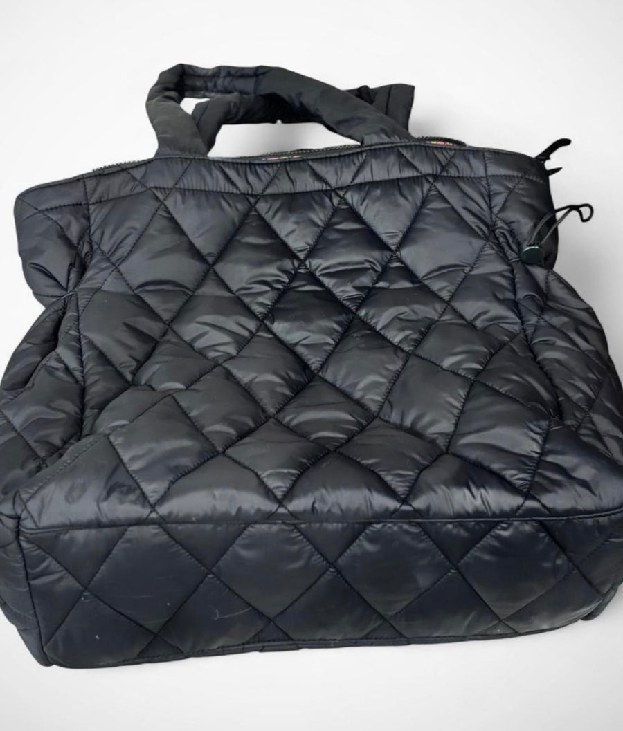 Women’s Vera Bradley Black Featherweight Quilted Zip Tote Bag for Everyday Carry