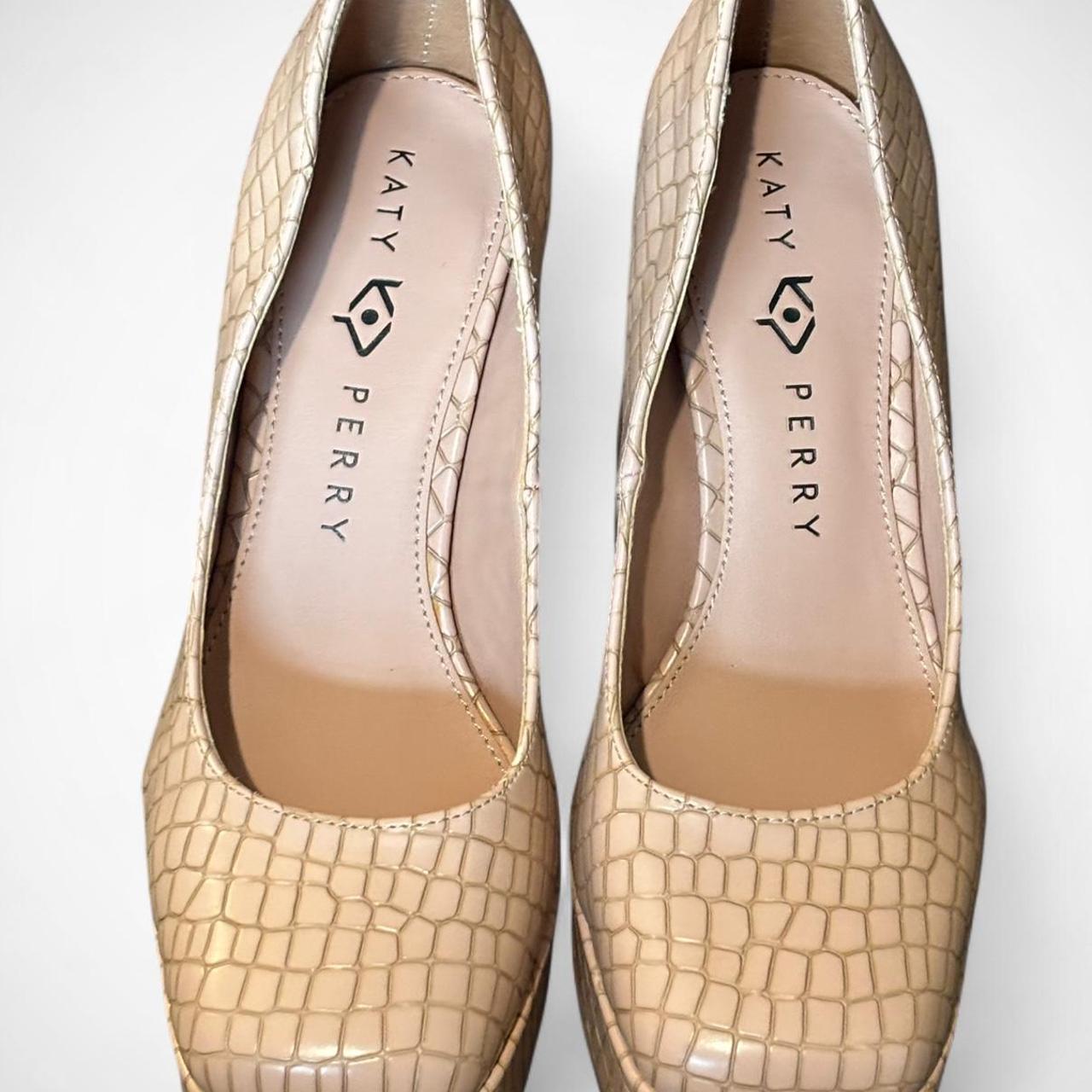 Katy Perry Croc-Embossed Platform Pumps Size 6