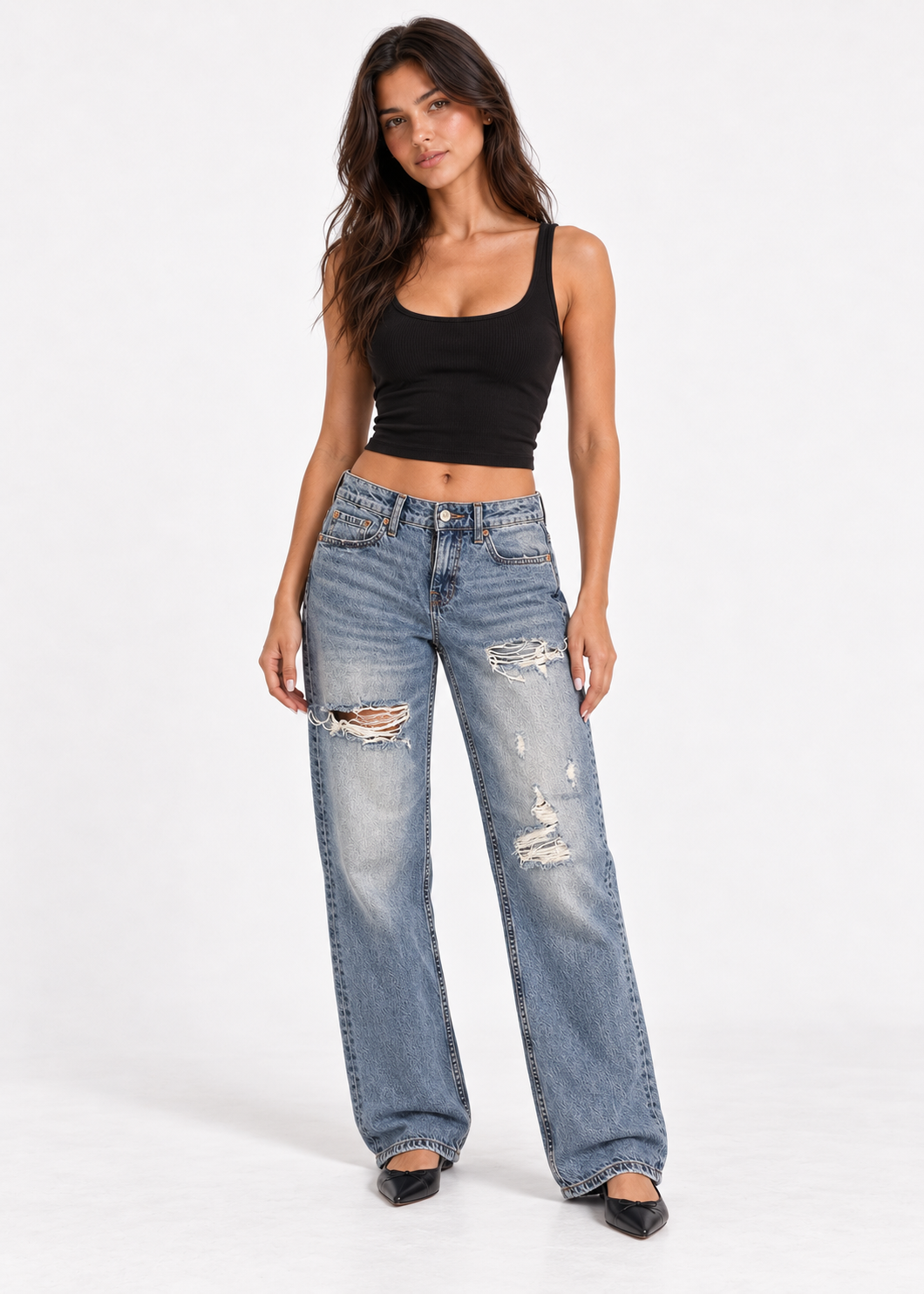 Model wearing Aéropostale light blue distressed low rise baggy jeans